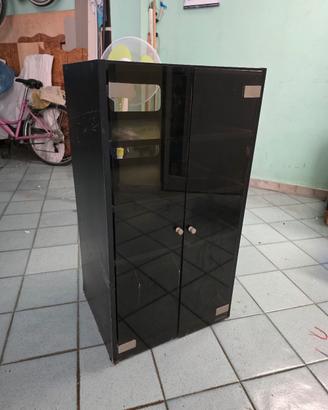 Mobiletto per stereo, radio etc. con antine