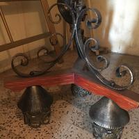 lampadario in legno e ferro battuto