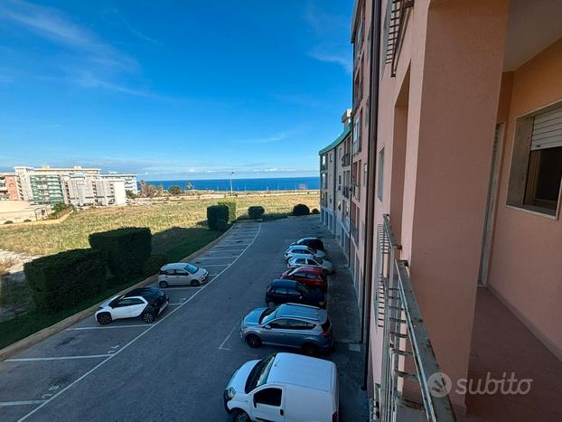 Appartamento con vista mare e garage