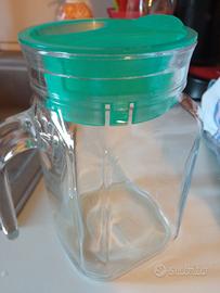 Nuova caraffa in vetro