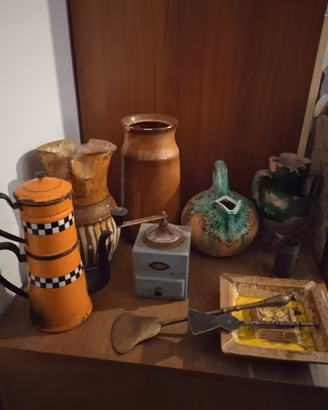 Lotto oggetti antichi cucina e ceramiche rustiche