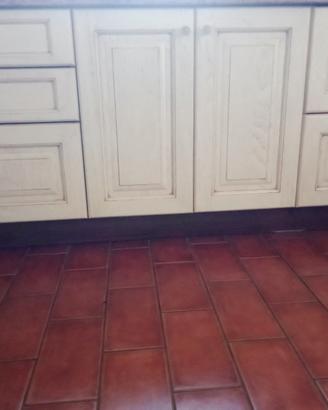 Cucina in noce nazionale.