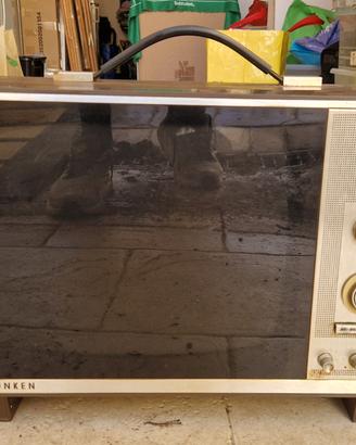 Televisore d'epoca Telefunken portatile 