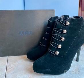 Stivaletti Cinti camoscio nero con tacco a spillo