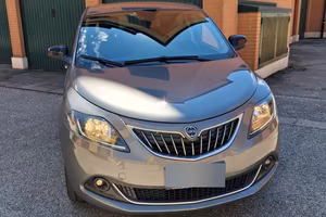 lancia ypsilon 