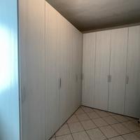 Armadio ad angolo che diventano due armadi lineari