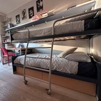 Letto a castello scorrevole con scrivania