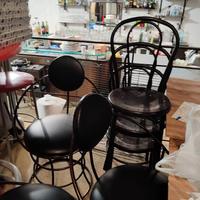 Sedie e tavoli e arredamento vario