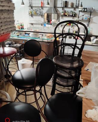 Sedie e tavoli e arredamento vario