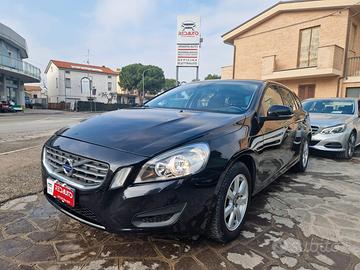 Volvo V60 D2 1.6 R-design Momentum