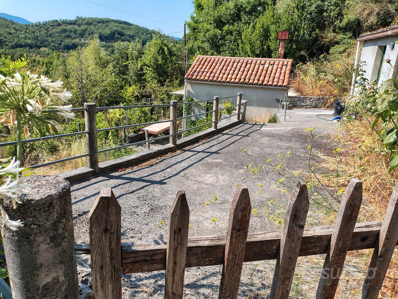 Terreno agricolo con casetta rurale e magazzino - Vista 4