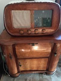 Radio d’epoca a valvole