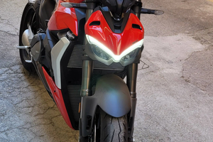 Ducati Streetfighter V2