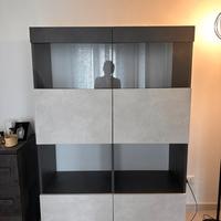Credenza o libreria moderna con ante/vani a giorno