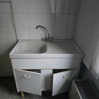 mobiletto con lavabo in ceramica 