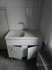 mobiletto con lavabo in ceramica 
