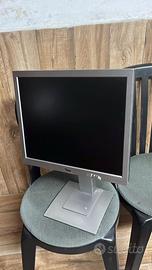 Monitor Fujitsu Siemens con stand regolabile