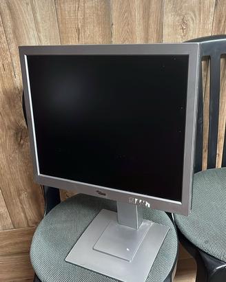 Monitor Fujitsu Siemens con stand regolabile