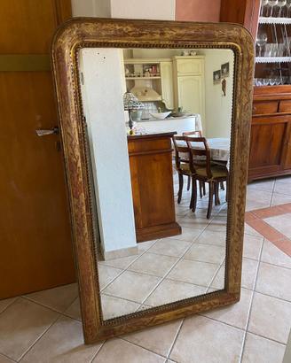 Specchio con cornice dorata vintage