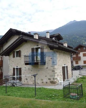 Appartamento di 122 m² con 4 locali e box auto a V