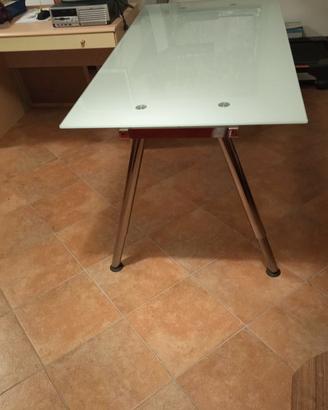 Scrivania in vetro Ikea