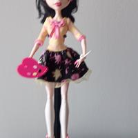 Monster High Draculaura art class