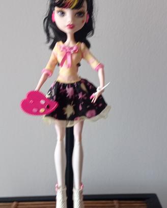 Monster High Draculaura art class