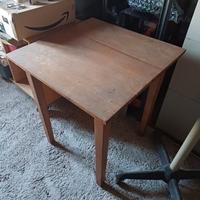 vecchio tavolino in legno 60x60 h 69cm
