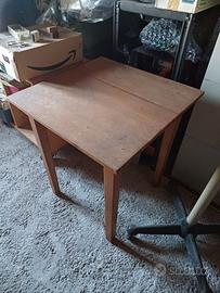 vecchio tavolino in legno 60x60 h 69cm