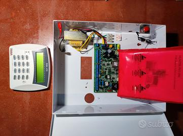 Centrale d’allarme HUNTER PRO 8/96 con tastiera RX