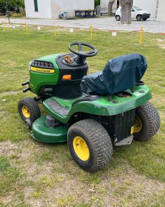 trattorino tagliaerba John Deere