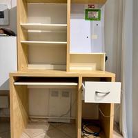 Scrivania IKEA Mikael con libreria – Perfetta per