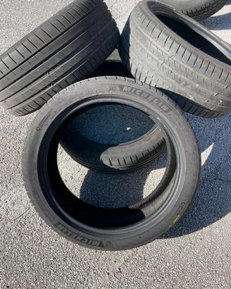 Treno pneumatici 225/45 R19 estivo e invernale
