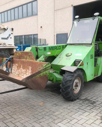 SOLLEVATORE TELESCOPICO MERLO 20.6