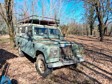 Land rover furgonato