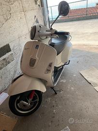 Vespa 300 gts