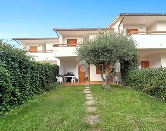 VILLA A SCHIERA A TARQUINIA