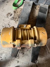 Motore a vibrazione trifase