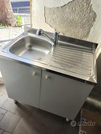 Lavandino con pensile