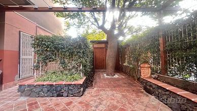 3 vani con giardino zona scogliera