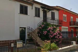 CASA A SCHIERA A CASTELPLANIO