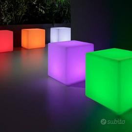 Due Cubi luminosi