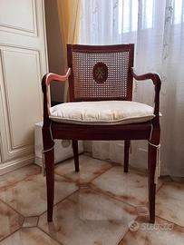 Poltroncina da camera istile classico in legno