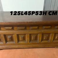 Antico baule in legno
