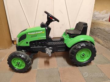 Trattore a pedali per bambini 