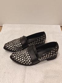 Mocassino nero donna in pelle con borchie