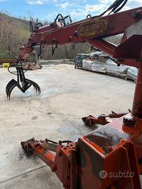 Caricatore posteriore per trattore