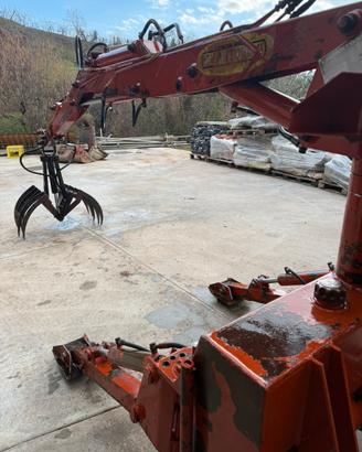 Escavatore e Caricatore posteriore per trattore