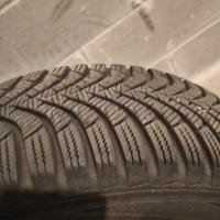 Gomme da neve completi di cerchi