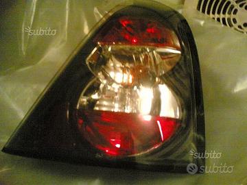 Fanalini scuri/neri RENAULT Clio II posteriori